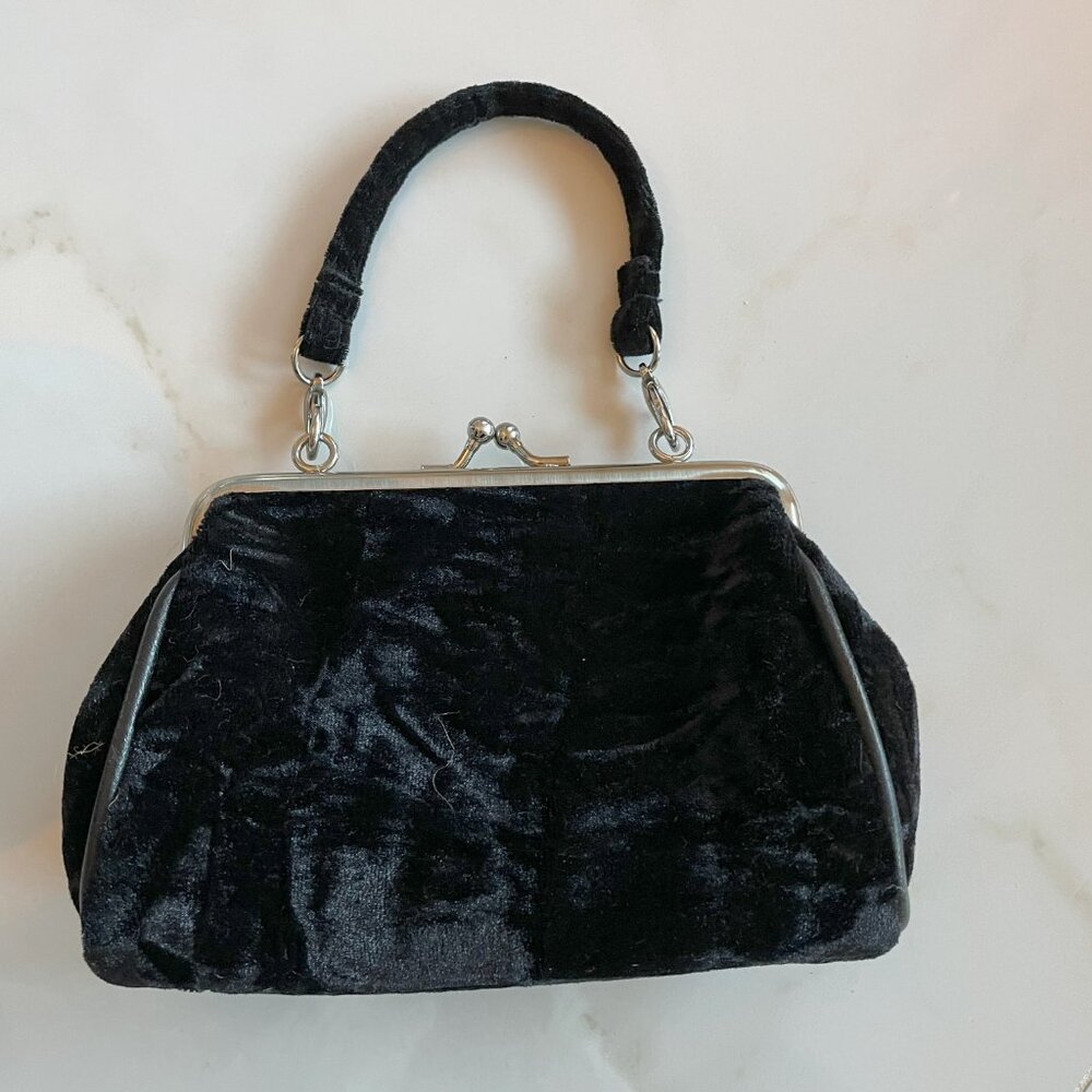 Adorable black velvet purse clutch with detachable handle - Picture 5 of 5